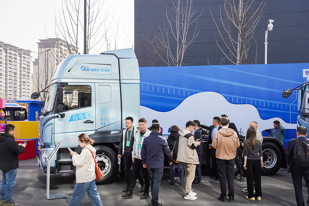 產(chǎn)品博覽 | 宇通400度底置充電牽引車重磅上市 產(chǎn)品博覽 | 宇通400度底置充電牽引車重磅上市