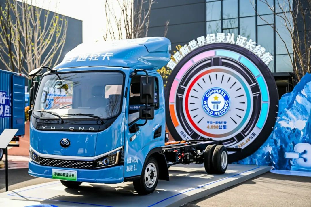 12款新品重磅發(fā)布!宇通向“新”而行繪藍圖 12款新品重磅發(fā)布!宇通向“新”而行繪藍圖