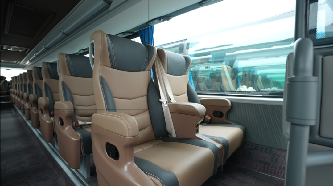 行業(yè)最大批量!宇通100輛高端旅游客車交付新疆 行業(yè)最大批量!宇通100輛高端旅游客車交付新疆