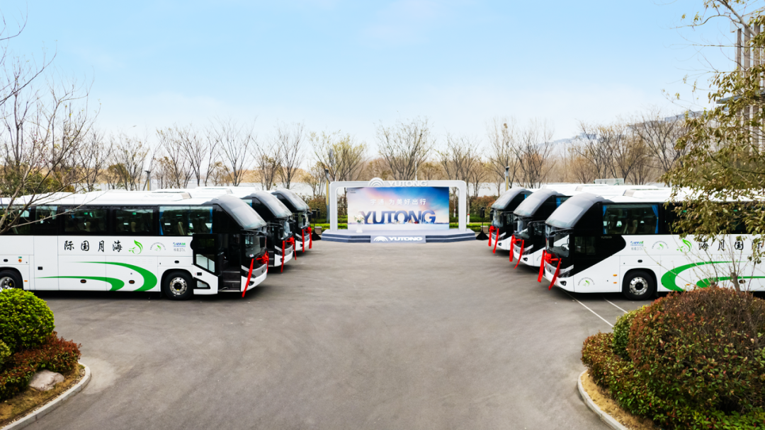 行業(yè)最大批量!宇通100輛高端旅游客車交付新疆 行業(yè)最大批量!宇通100輛高端旅游客車交付新疆