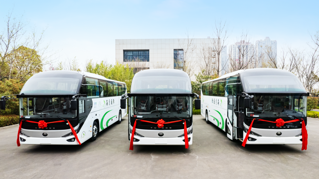 行業(yè)最大批量!宇通100輛高端旅游客車交付新疆 行業(yè)最大批量!宇通100輛高端旅游客車交付新疆