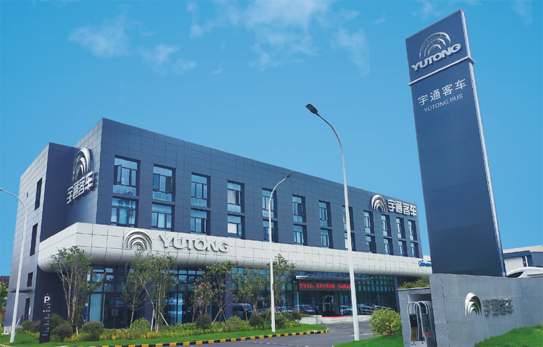 行業(yè)最大批量!宇通100輛高端旅游客車交付新疆 行業(yè)最大批量!宇通100輛高端旅游客車交付新疆
