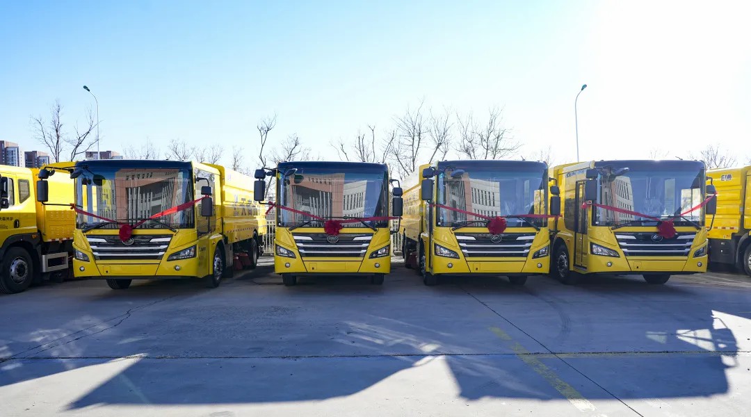 宇通純電動高速掃路車批量交付天津，助力綠色養(yǎng)護升級！