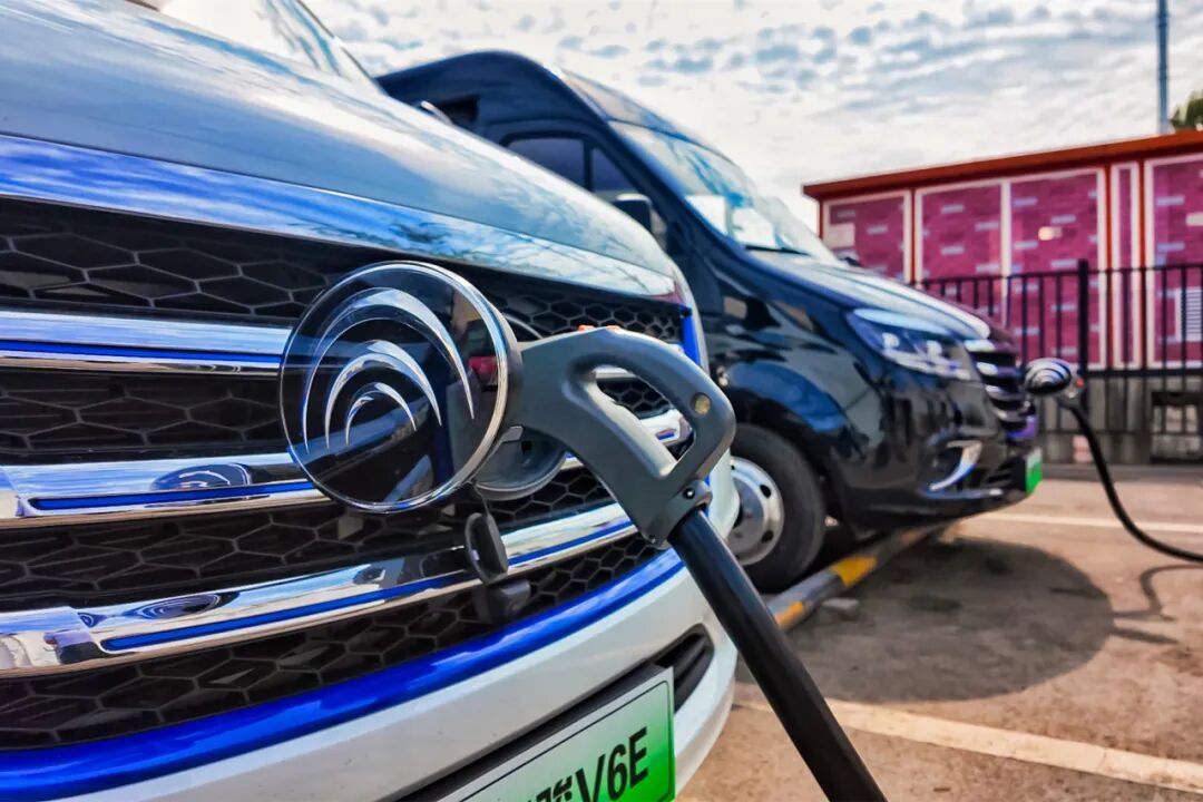 實力共鑒!宇通天駿V6E榮獲“2025年度用戶信賴引領(lǐng)獎” 實力共鑒!宇通天駿V6E榮獲“2025年度用戶信賴引領(lǐng)獎”