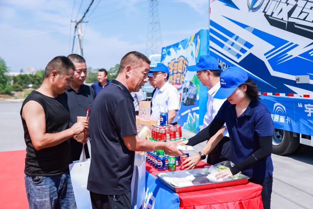 滿分服務丨八城聯動送關懷，宇通重卡在行動！