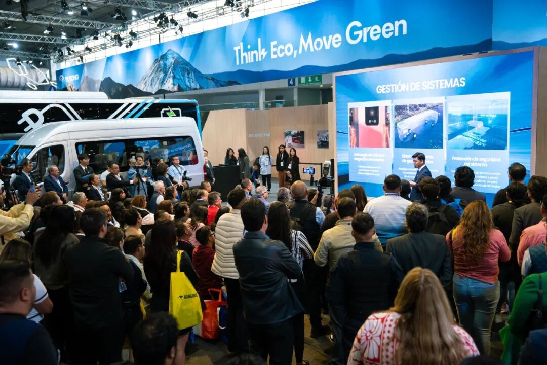 宇通在墨西哥客車展發(fā)布全品類公路車型,助力當(dāng)?shù)乜沙掷m(xù)出行 圖片