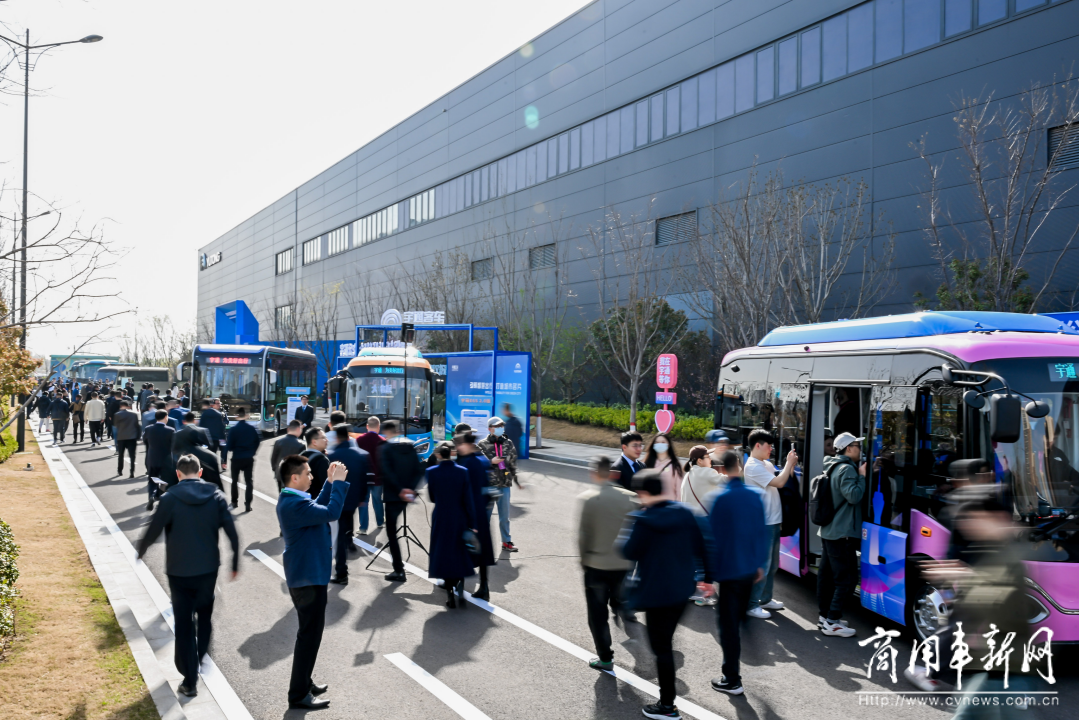 以技術(shù)創(chuàng)新打造長遠(yuǎn)競(jìng)爭(zhēng)力,宇通新能源商用車全系新品發(fā)布會(huì)舉行 以技術(shù)創(chuàng)新打造長遠(yuǎn)競(jìng)爭(zhēng)力,宇通新能源商用車全系新品發(fā)布會(huì)舉行