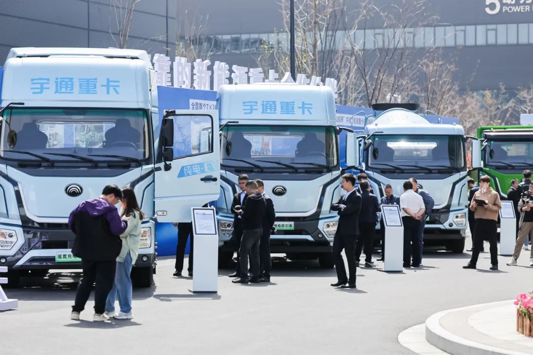 12款新品重磅發(fā)布!宇通向“新”而行繪藍圖 12款新品重磅發(fā)布!宇通向“新”而行繪藍圖