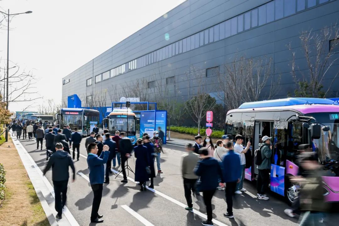 12款新品重磅發(fā)布!宇通向“新”而行繪藍圖 12款新品重磅發(fā)布!宇通向“新”而行繪藍圖