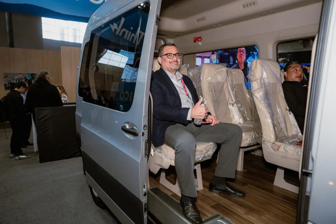 宇通在墨西哥客車展發(fā)布全品類公路車型,助力當(dāng)?shù)乜沙掷m(xù)出行 圖片